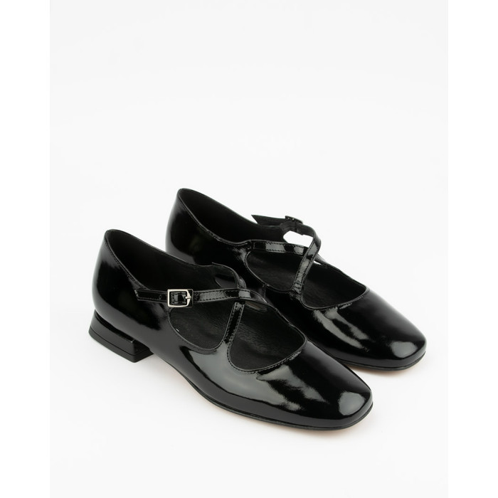 Black lacquered Leah ballerinas with straps