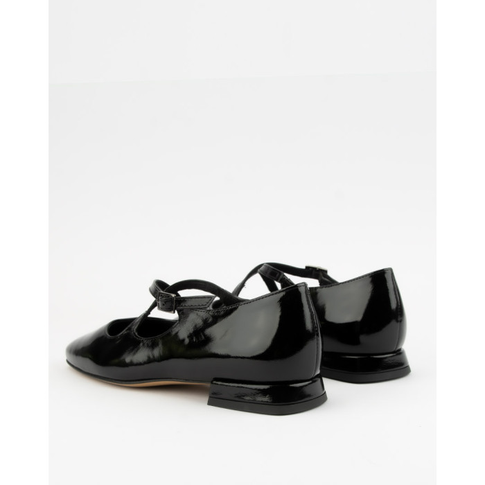 Black lacquered Leah ballerinas with straps