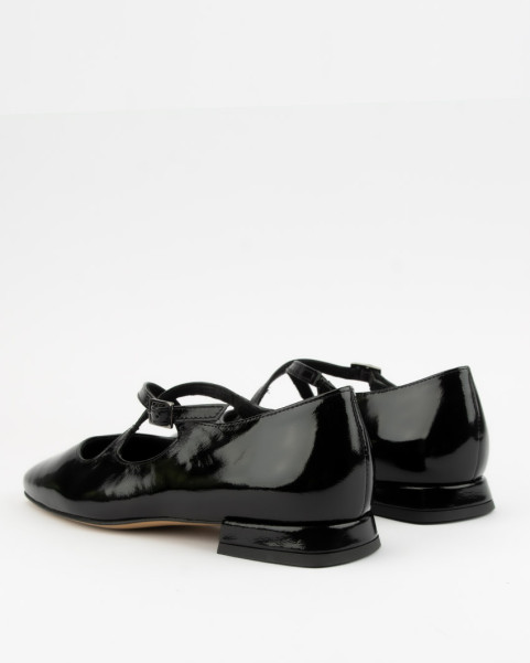 Black lacquered Leah ballerinas with straps