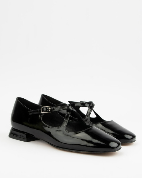 Black lacquered Leah ballerinas with straps