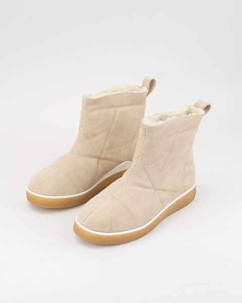 Beige snow boots for women...