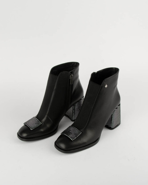 Black leather boots with heel BOTIMO