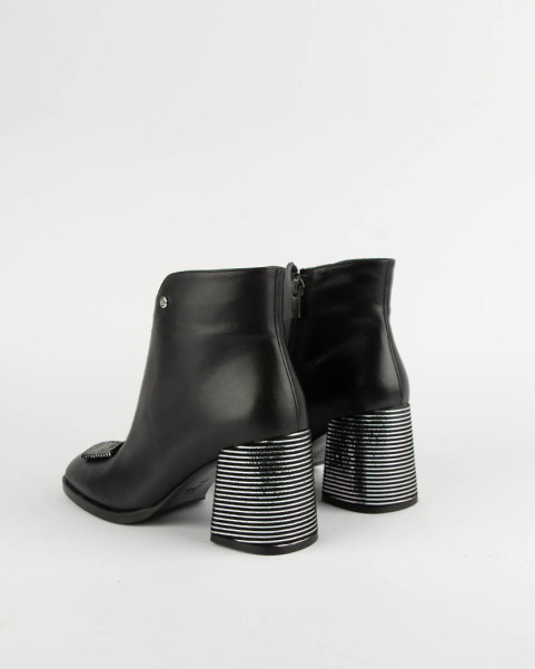 Black leather boots with heel BOTIMO