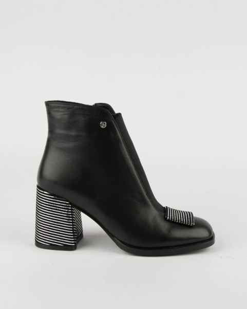 Black leather boots with heel BOTIMO