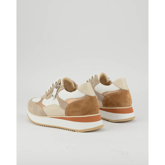 Valeria women's sneakers on a higher sole