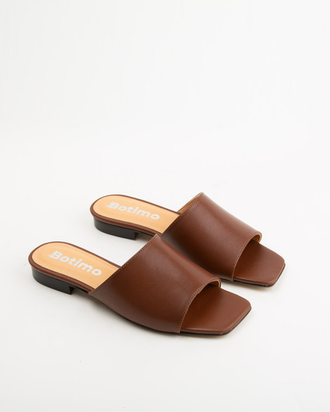 copy of Caramel flip-flops...