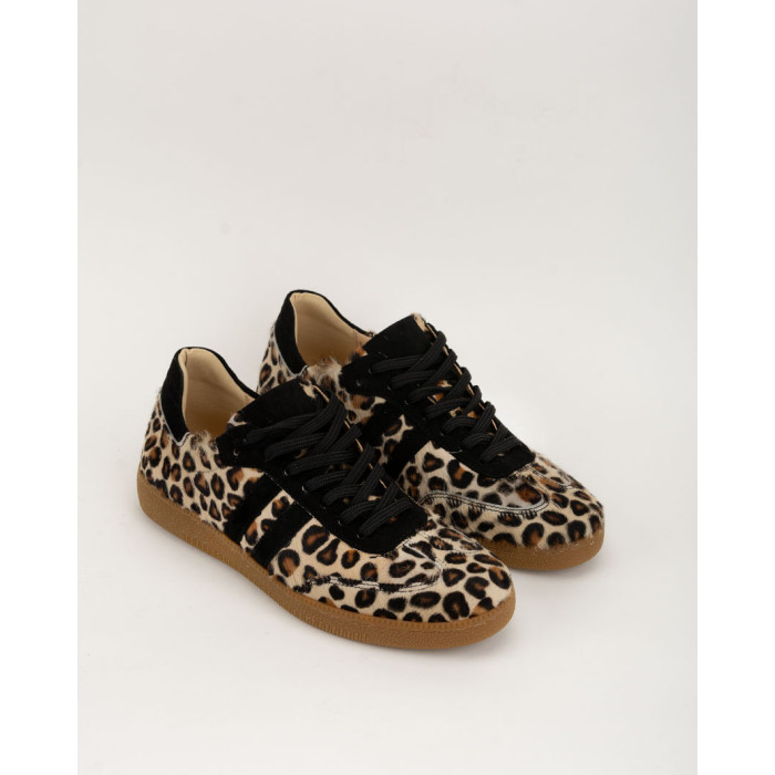Women's Lucia Leo leather sneakers with natural hair