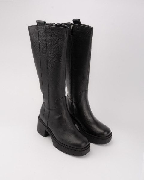 copy of Black leather boots...