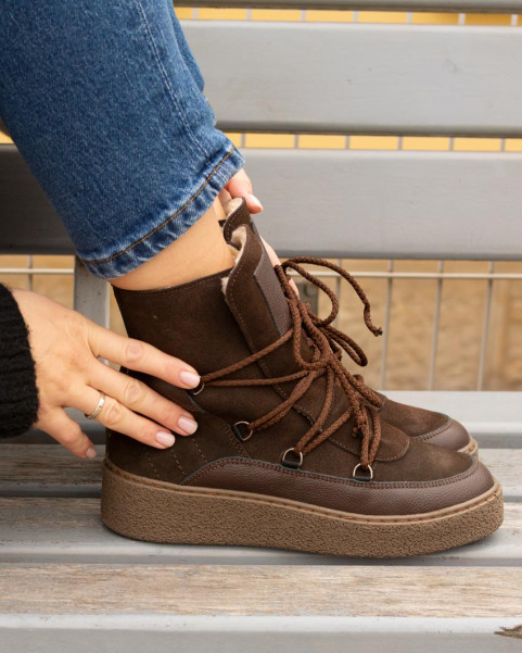 Brown leather snow boots...